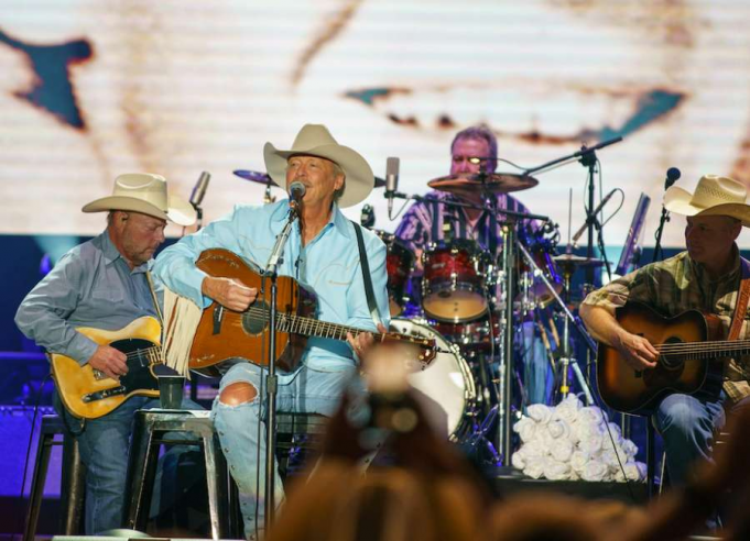 Alan Jackson at Thompson Boling Arena